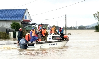Sự thật luôn đứng vững - ngay cả giữa dòng lũ dữ
